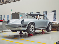 Drive Straat 1974 Porsche 911 SC Polar Silver 9114103164 - Restoration Assembly